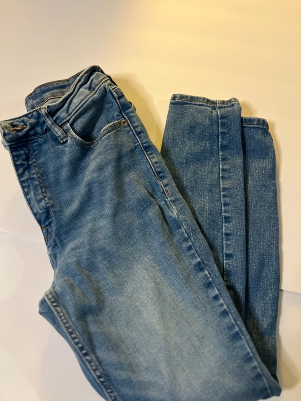 Old Navy Women's Skinny Jeans in Medium Blue Wash